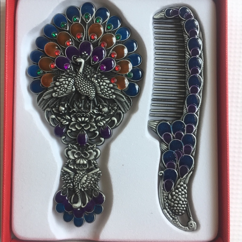 Mirror and comb set